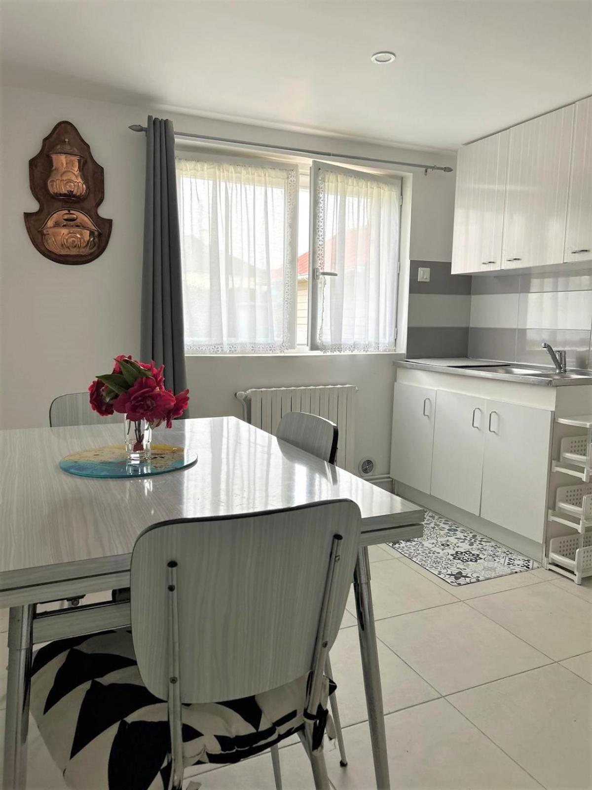 Le Ponthieu De Bayeux Apartamento Exterior foto